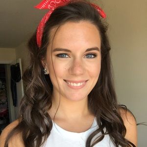 Meet your Posher, Casey